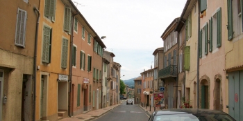 Une rue typiquement provençale