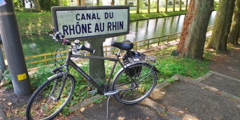 Ride your bike on a quiet itinerary along the Rhone au Rhin canal