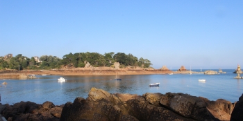 This bike tour takes cyclists along the beautiful pink granite coast from Perros Guirrec to Ploumanac'h