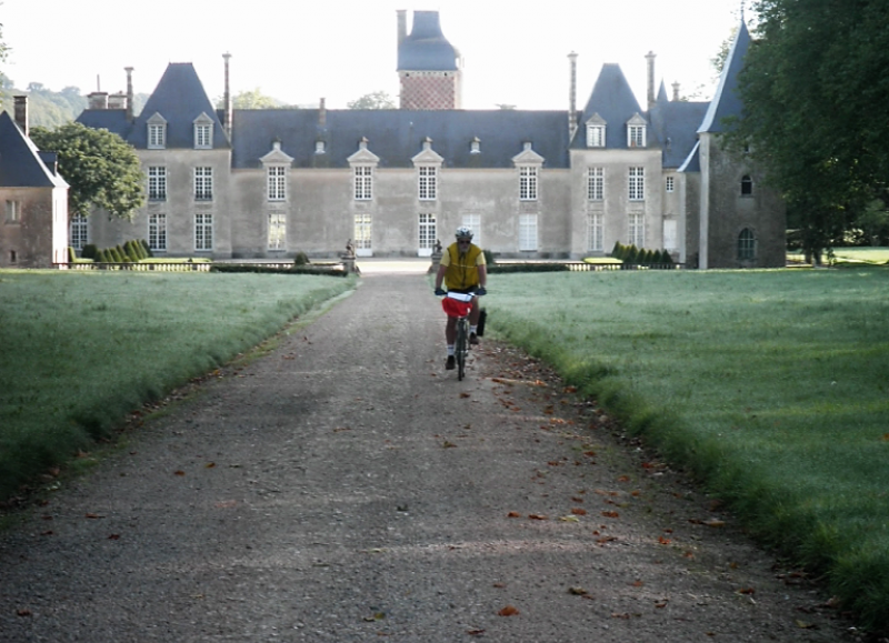 Ce parcours à vélo suit des petits chemins et pistes cyclables entre Bayeux et Saint Malo