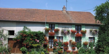 Cycling through Burgundy at your own pace, you will be given many sightseeing opportunities