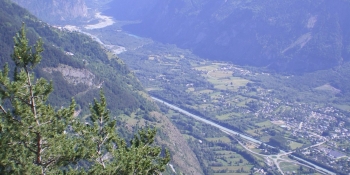 Vue de la vallée et de Bourg d'Oisans depuis l'Alpe d'Huez 