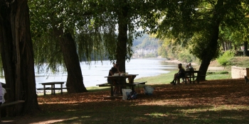 Perfect picnic spot along the river in Perigord