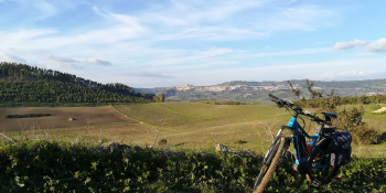 Rouler à vélo dans la campagne autour de Vizzini 