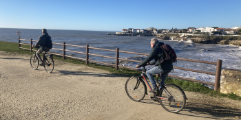 A vélo le long de l’Océan Atlantique sur la piste cyclable de la Velodyssée