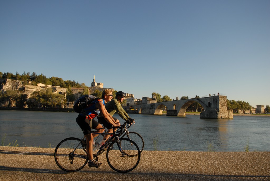 Cyclomundo riders in front of Avignon Bridge