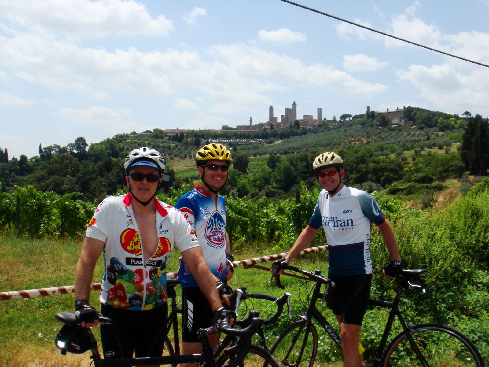 Cyclomundo bikers at a Tuscan vineyard