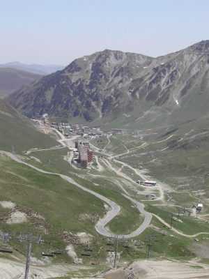 Hairpines, curves, cols, mountain paths. Ride the Tour de France roads in the Pyrenees
