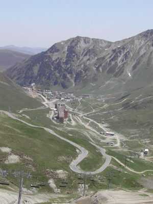 Hairpines, curves, cols, mountain paths. Ride the Tour de France roads in the Pyrenees