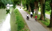 Cycle in Bordeaux along rivers on quiet paths