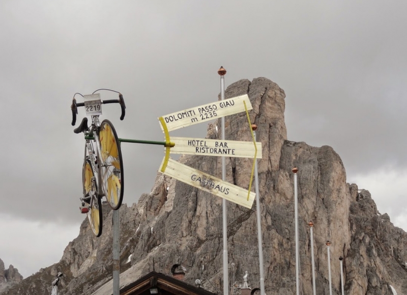 Grimper le Passo Giau pendant ce voyage à vélo