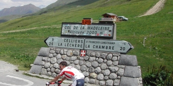 Cet itinéraire cyclo emprunte le col de la Madeleine