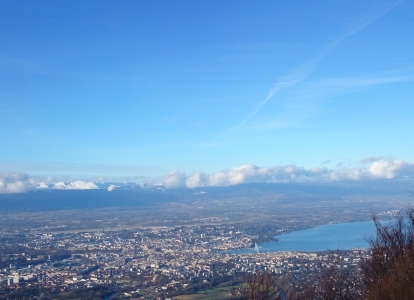 Ce tour à vélo fait étape à Annecy où  l'hébergement se situe à proximité du lac. 