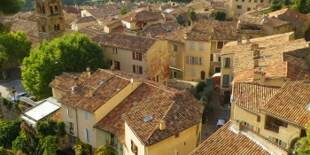 Cycling from Avignon to Nice, you will ride through Moustiers Sainte Marie, the entrance of the Verdon canyon 