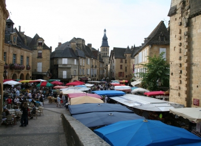 Un marché traditionnel dans la Dordogne