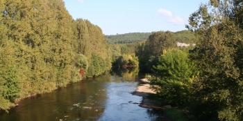 Suivre la Dordogne en réalisant cet itinéraire à vélo