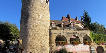 Au cours de ce voyage à vélo, vous découvrirez la richesse du patrimoine du Beaujolais. 