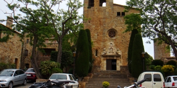 Cycle through Catalonian architectural heritage