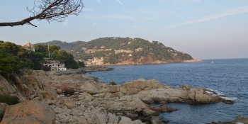 L'itinéraire passe au bord de la côte méditerranée