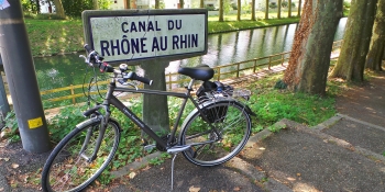 Prendre le chemin tranquille au bord du canal du Rhône au Rhin