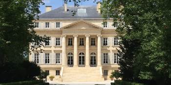 Chateau Margaux is world known for their wines. The ideal place for a wine tasting in Medoc