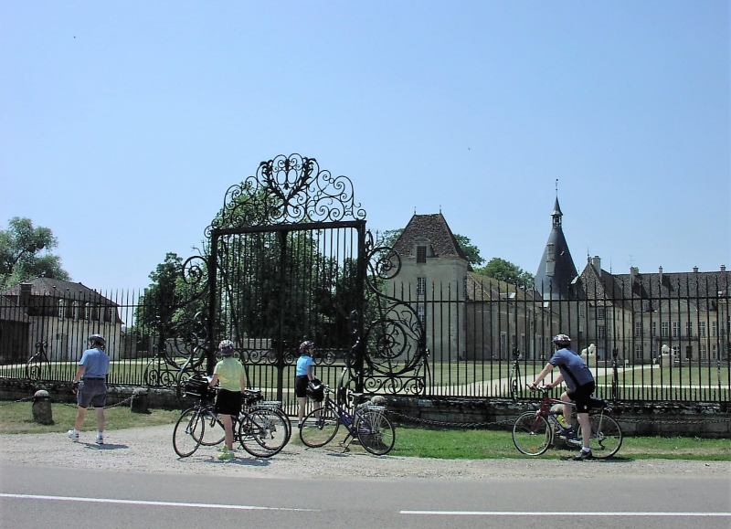 Pendant ce séjour à vélo rouler jusqu\'aux portes du Chateau de Commarin 