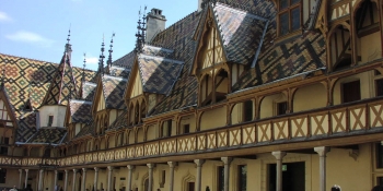 Profiter pour visiter Beaune pendant ce voyage à vélo