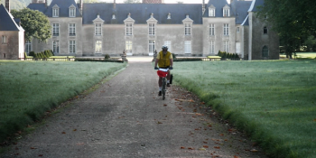 Ce parcours à vélo suit des petits chemins et pistes cyclables entre Bayeux et Saint Malo