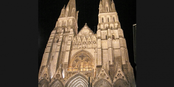 Don't miss the Cathedral of Bayeux before starting your cycling tour towards Saint Malo