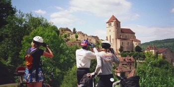 L'itinéraire passe par des villes et villages pittoresques entre Salat et Cahors