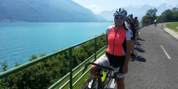 L'itinéraire de ce séjour cyclosportif se termine au bord du lac d'Annecy.