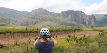 Explorez cette région connue pour sa production viticole à vélo