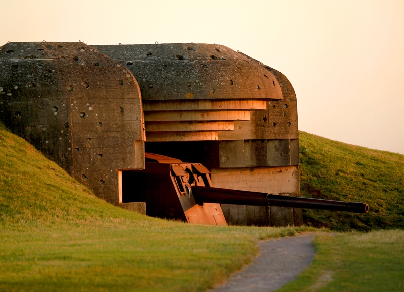 Cet itinéraire à vélo passe par Longues-sur-Mer où se trouve l\'un des plus formidables emplacements de batterie de l\'armée allemande.