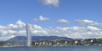 Votre tour à vélo commence à Genève dont un des monuments emblématiques est le Jet d'Eau. 