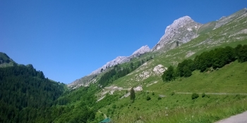 Vous ferez la plupart des cols prestigieux entre Annecy et la frontière suisse. 