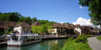 Although taking place in the Alps, this cycling tour takes place on easy terrain