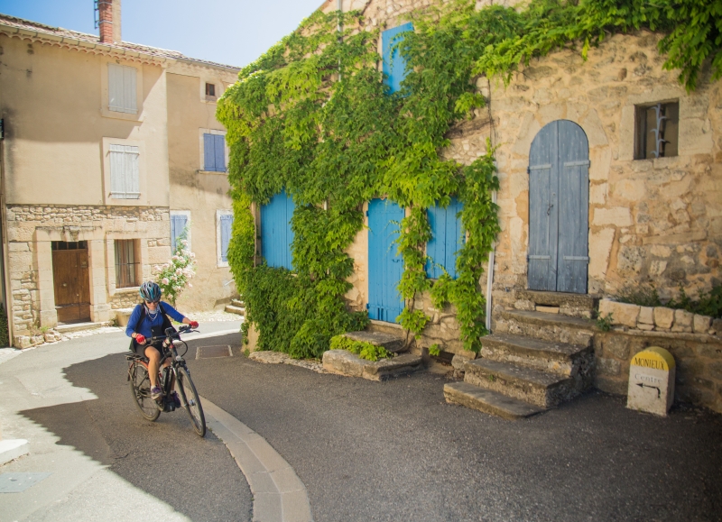 A vélo, découvrez les petits villages du Luberon