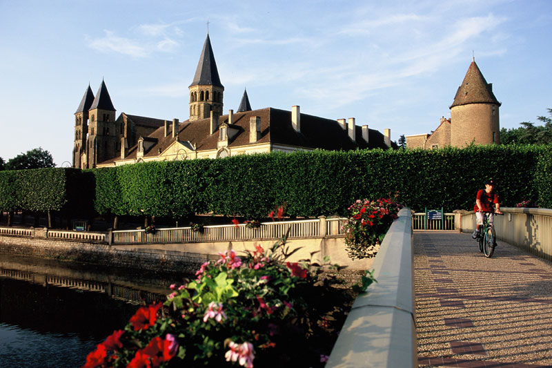 En suivant nos itinéraires à véo, découvrez de magnifiques chateaux