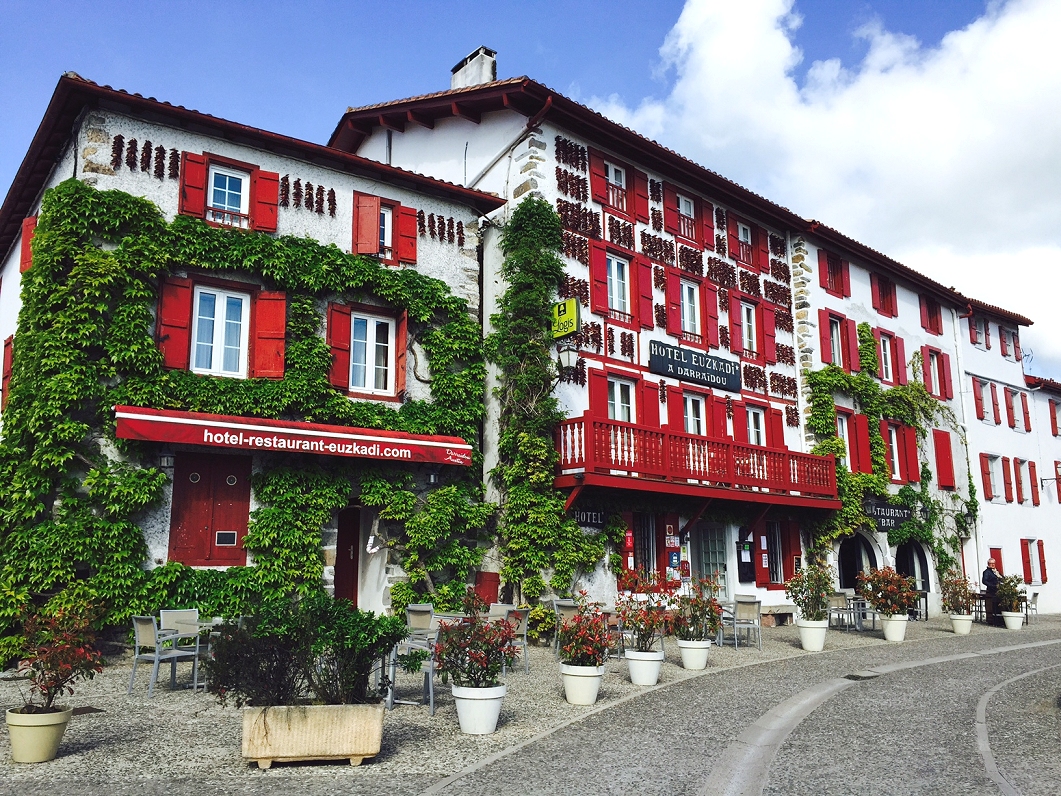 The cycling tours in the Pyrenees cover cozy countryside villages