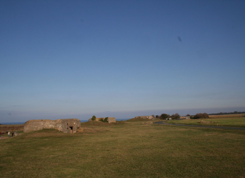 L\'itinéraire vous mènera à travers les canons allemands à Longues-sur-Mer.