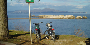 This cycling tour takes you on the shores of Empuries