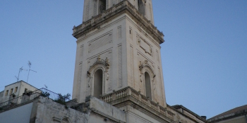 Rouler à travers la ville pittoresque de Lecce pendant votre voyage à vélo