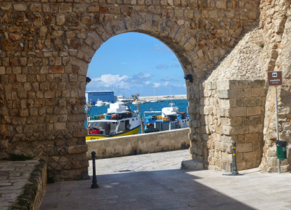 L'eau cristalline de la mer Méditerranée depuis Gallipoli