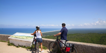 Profitez des vues magnifiques sur la Côte d'Argent pendant ce séjour à velo