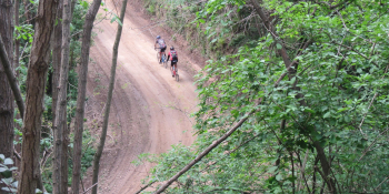 Rouler dans la nature sauvage de la Catalogne pendant ce voyage à vélo