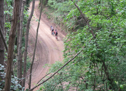 Le Massif de Montgri proche de cet itinéraire à vélo